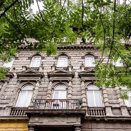 Apartment In Center *